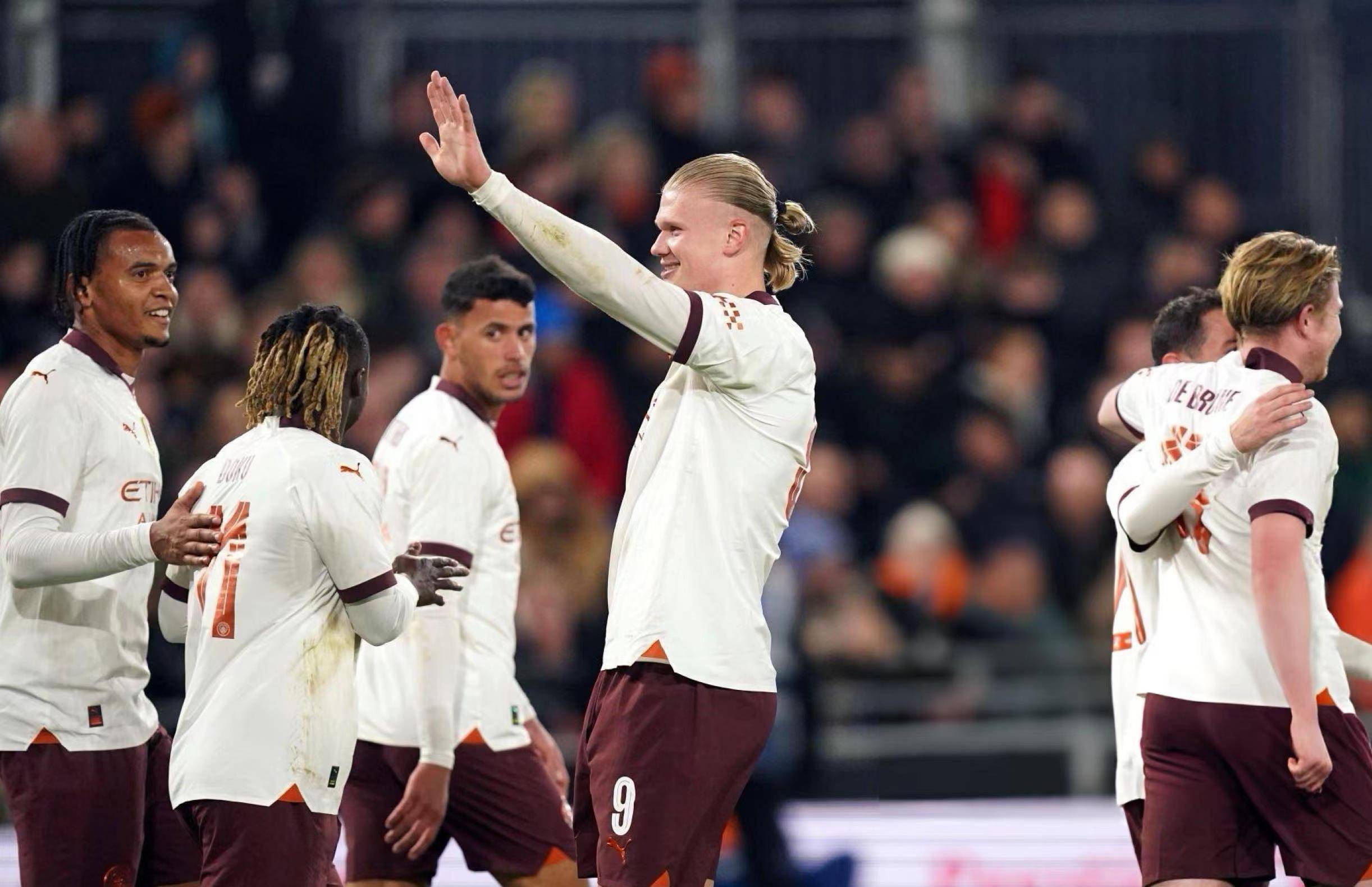 包含冲刺阶段体能课后，费耶诺德遗憾出局备战足总杯，质疑声仍在，数据趋势出现新变化的词条