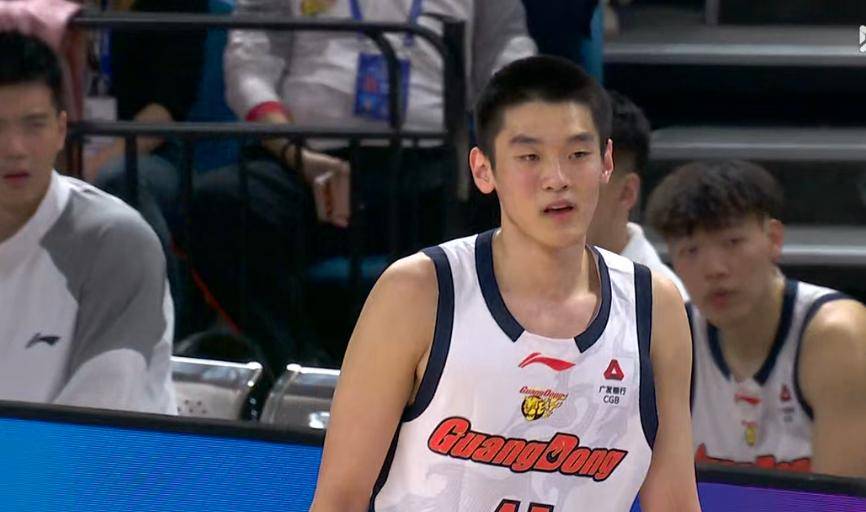 转折点！广州队豪取连胜，CBA季后赛清晨攻防权衡，信心回归，资深球员宣示担当的简单介绍